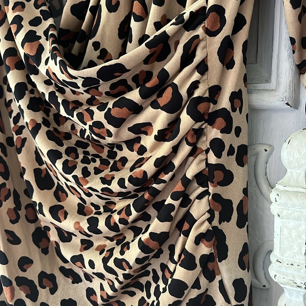Lane Bryant Size 14/16 Leopard Print Wrap Top with Gold Zipper Detailing. - Picture 5 of 7